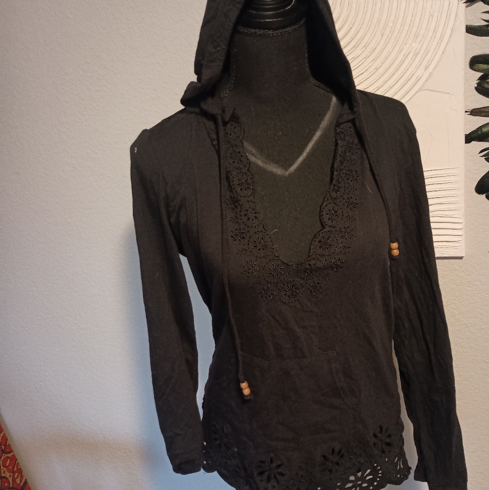 Black Hooded Top Woth Scallop/Lace Details